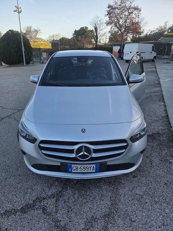 Usata 2020 Mercedes B180 Executive Monovolume | 15.500 € (Super prezzo) - Immagine 1/4