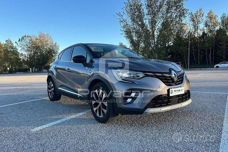 Usado Renault Captur Techno 101 CV (74 kW) 2023 Gris SUV