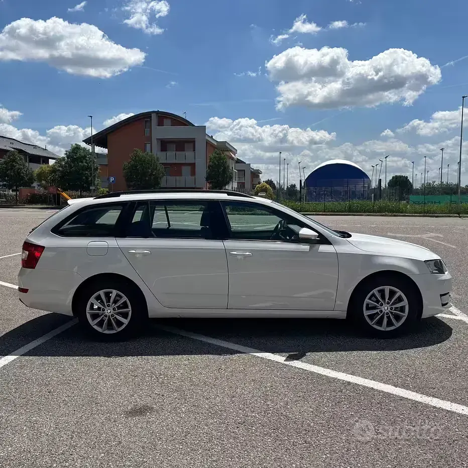 Usata Skoda Octavia Elegance 105 CV (77 kW) 2014 Bianco Station wagon