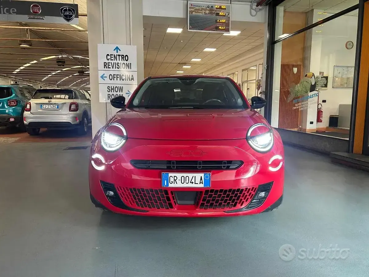 Usata Fiat 600E Red 61 kW (84 CV) 2023 Rosso SUV