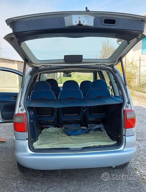 Usata Ford Galaxy 110 CV (80 kW) 1999 Grigio Monovolume