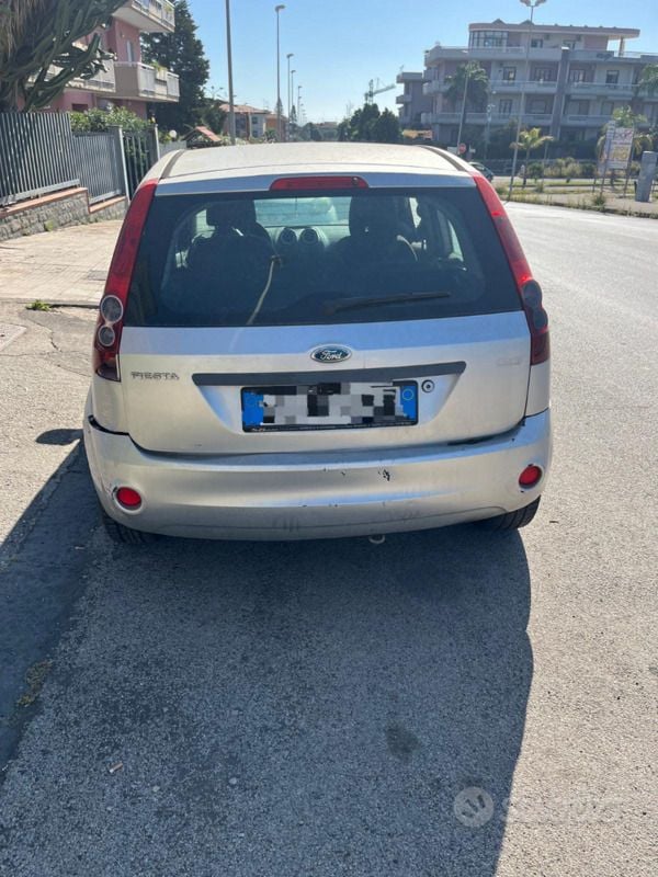 Usata Ford Fiesta 2006 Grigio Utilitaria