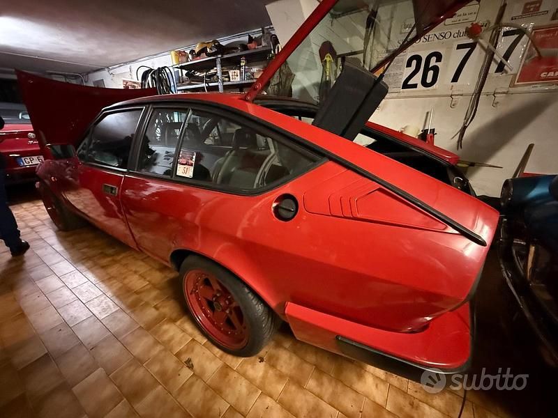 Usata Alfa Romeo GTV 184 CV (135 kW) 1984 Rosso Coupé