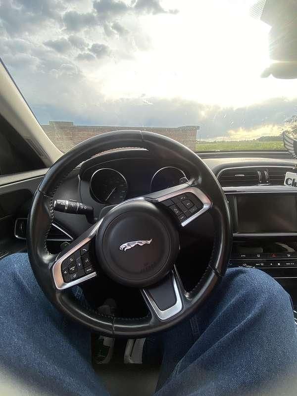 Usata Jaguar XE 179 CV (131 kW) 2018 Berlina