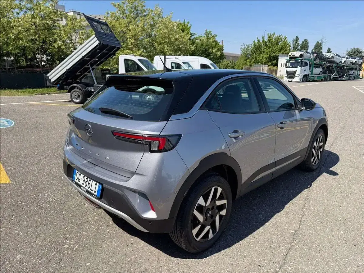 Usata Opel Mokka Elegance 101 CV (74 kW) 2022 Argento SUV