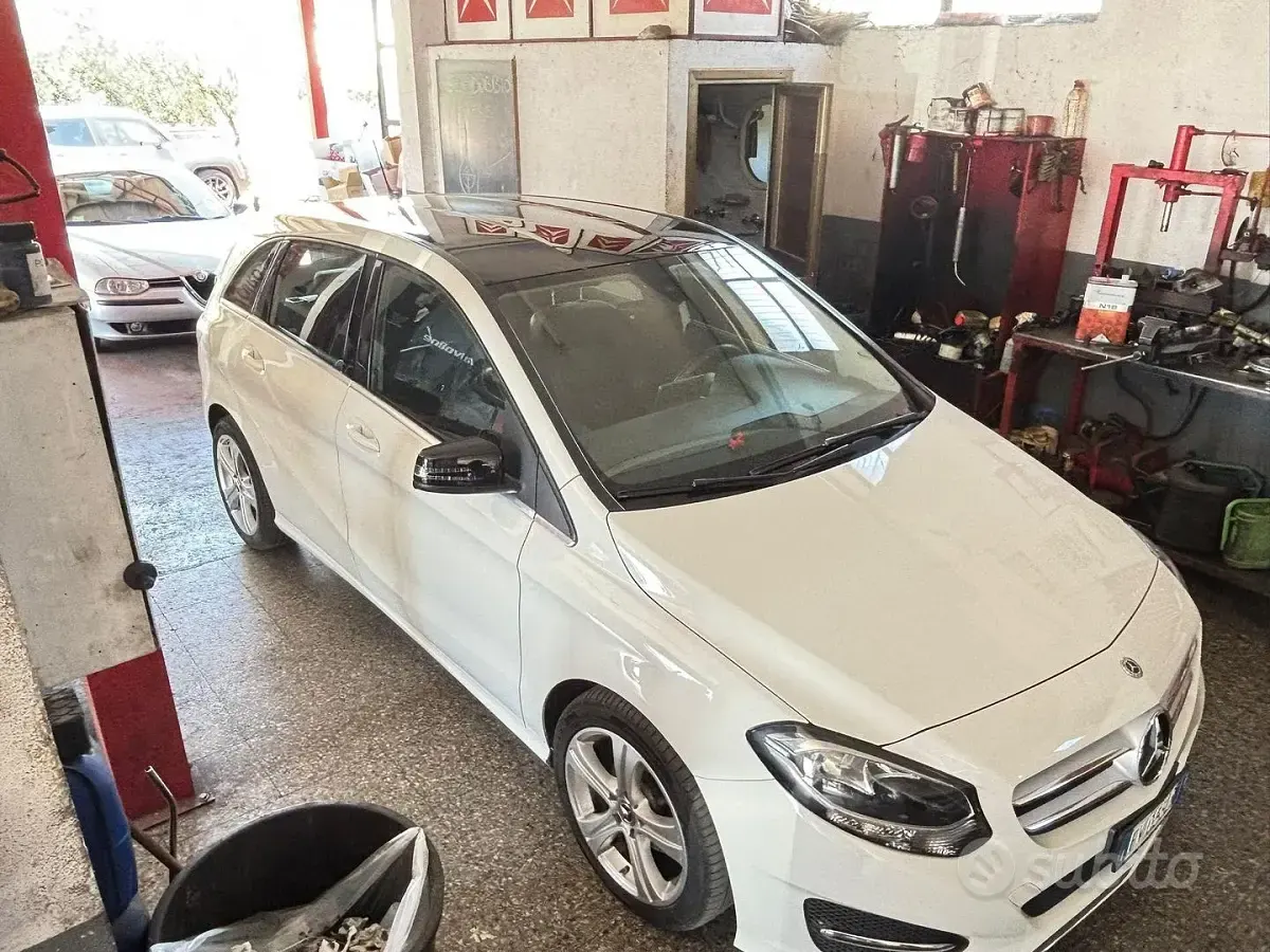Usata Mercedes B200 136 CV (100 kW) 2019 Bianco Utilitaria