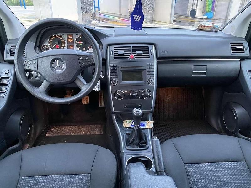 Usata Mercedes B180 Premium 109 CV (80 kW) 2011 Grigio Monovolume