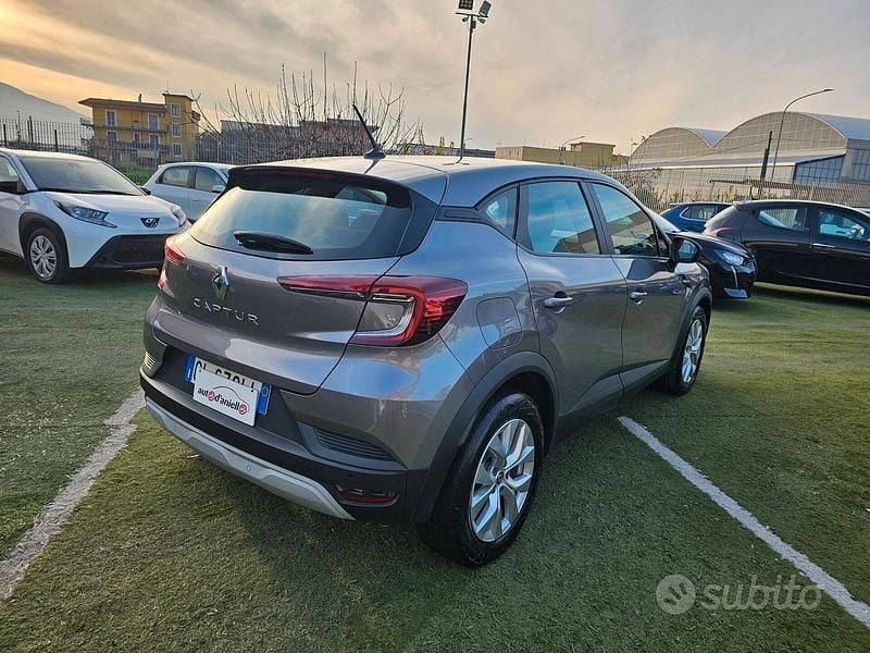 Usata Renault Captur Techno 91 CV (66 kW) 2022 Grigio SUV