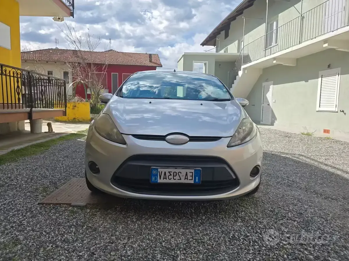 Usata Ford Fiesta 68 CV (50 kW) 2010 Berlina