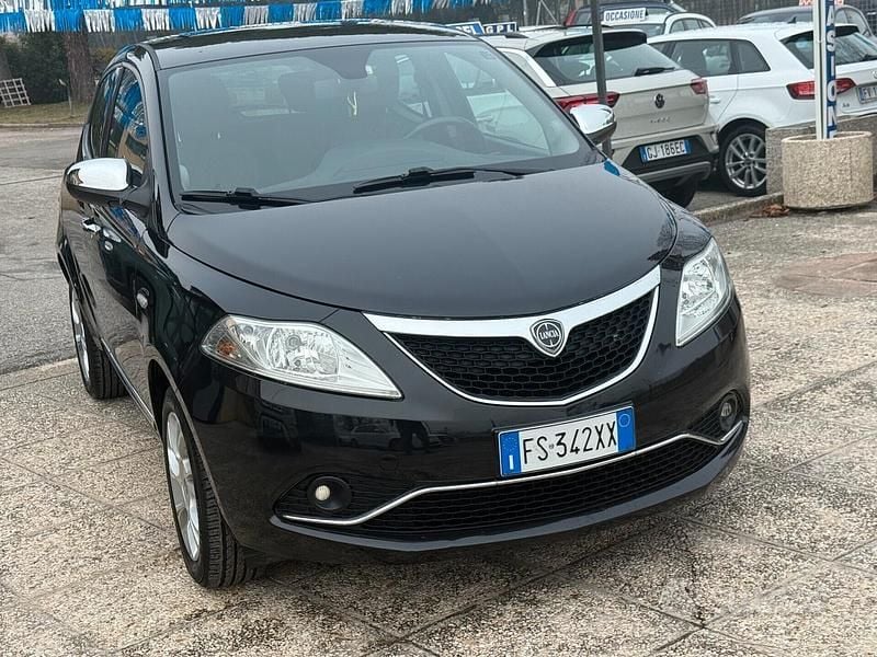 Usata Lancia Ypsilon Platinum 69 CV (50 kW) 2019 Nero Utilitaria