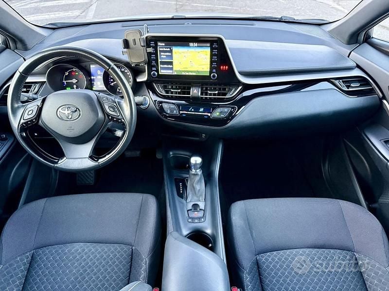 Usata Toyota C-HR Active 98 CV (72 kW) 2021 Grigio SUV