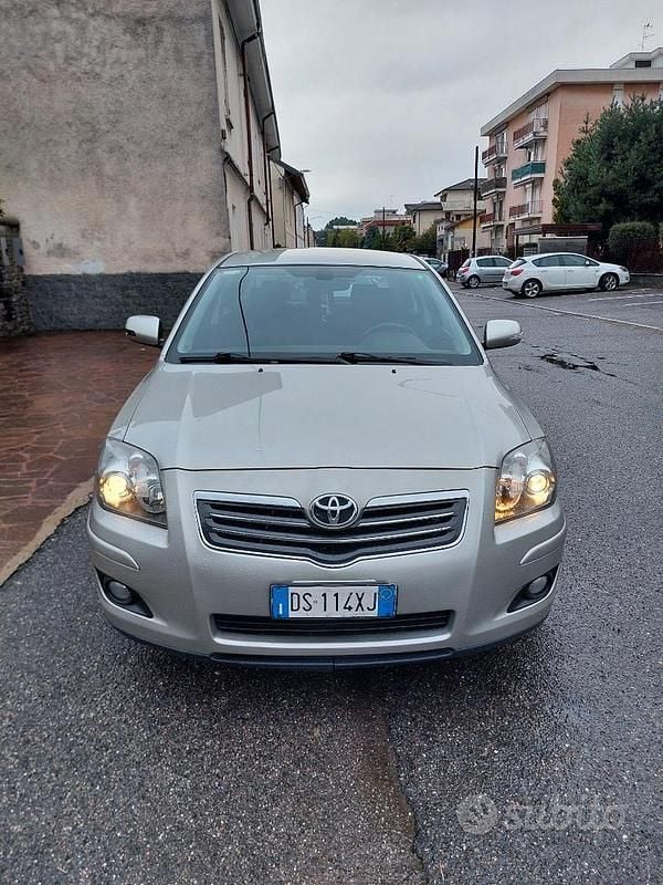 Usata Toyota Avensis 177 CV (130 kW) 2008 Grigio Berlina