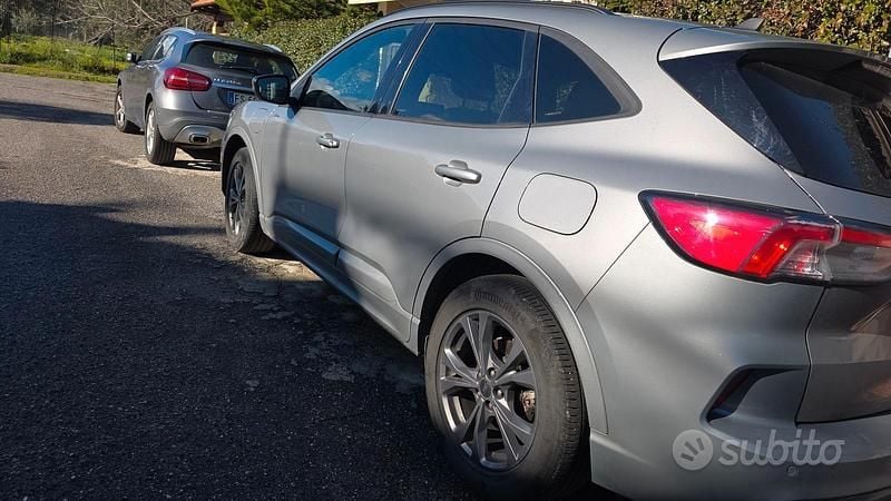 Usata Ford Kuga ST-Line 224 CV (164 kW) 2022 Grigio SUV