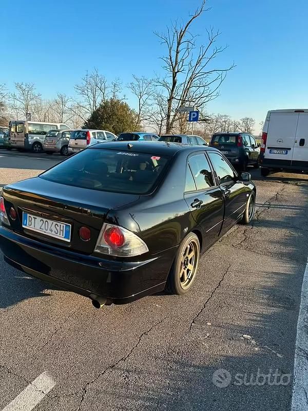 Usata Lexus IS200 155 CV (114 kW) 2001 Nero Berlina