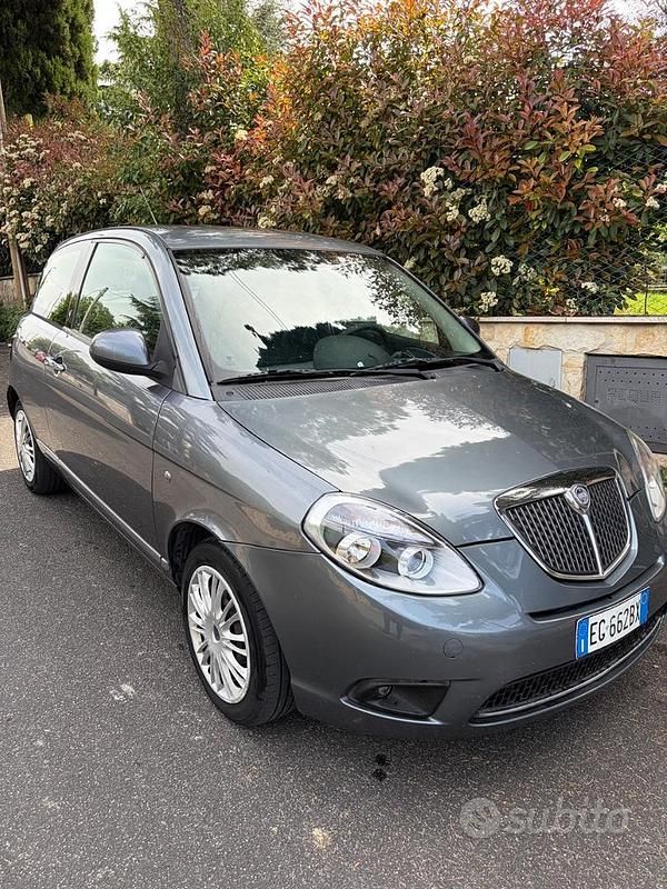 Usata Lancia Ypsilon 69 CV (50 kW) 2011 Grigio Utilitaria