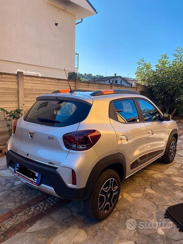 Grigio Usata 2022 Dacia Spring Due volumi | 10.500 € (Buon prezzo) - Immagine 1/4