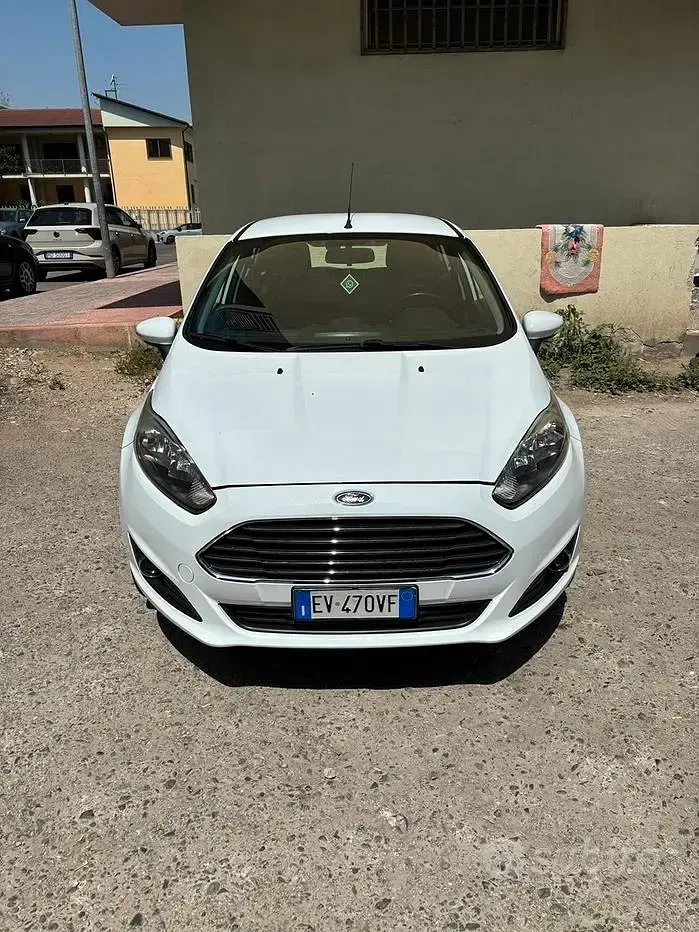 Usata Ford Fiesta 75 CV (55 kW) 2014 Bianco Utilitaria