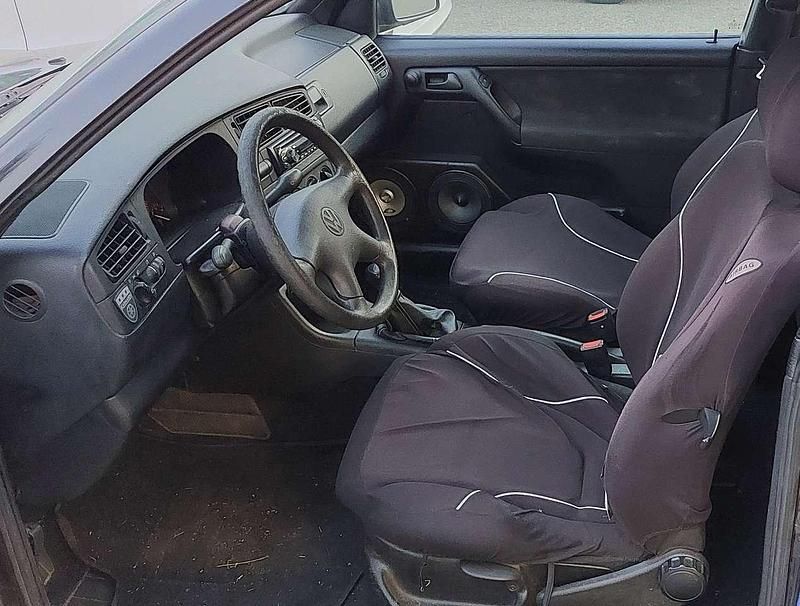 Usata VW Golf Cabriolet 75 CV (55 kW) 1998 Nero Cabrio