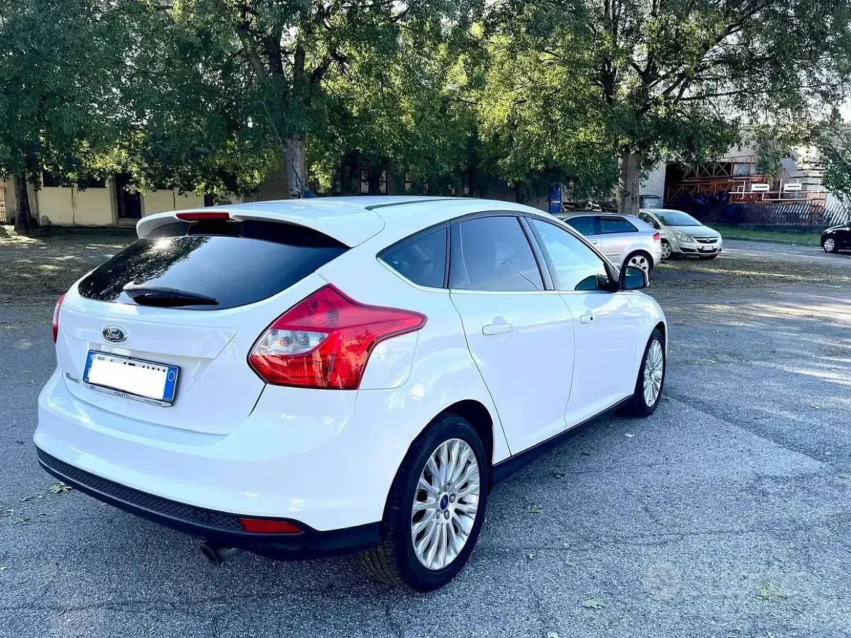 Usata Ford Focus Titanium 150 CV (110 kW) 2011 Bianco Berlina