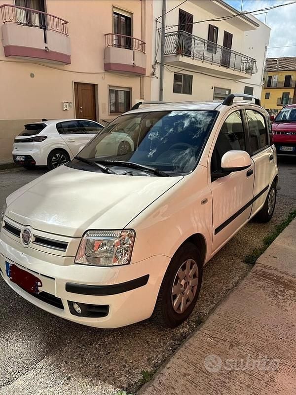 Usata Fiat Panda Emotion 75 CV (55 kW) 2011 Bianco Utilitaria