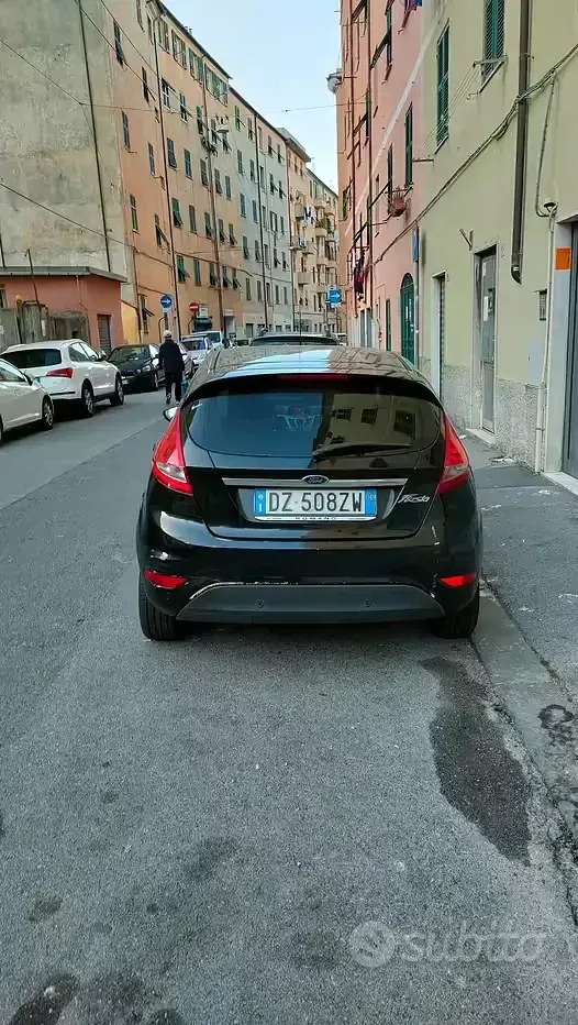 Usata Ford Fiesta 97 CV (71 kW) 2010 Nero Berlina