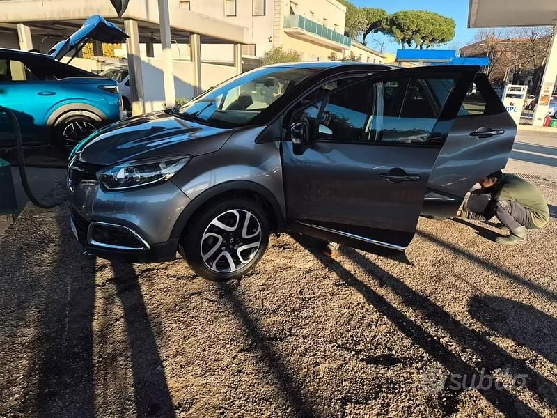 Usata Renault Captur 90 CV (66 kW) 2015 Grigio SUV