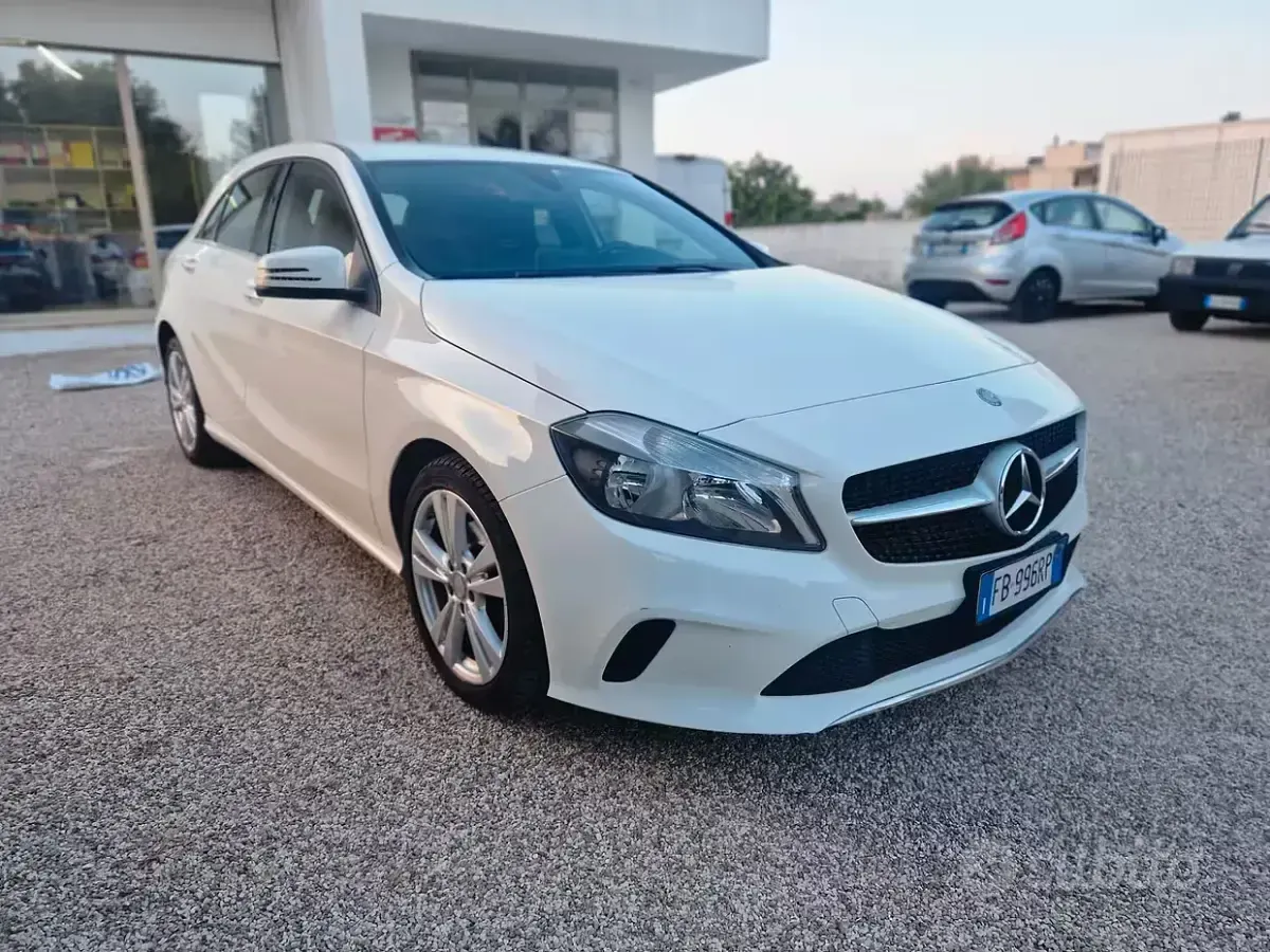 Usata Mercedes A200 Premium 136 CV (100 kW) 2016 Marrone Utilitaria