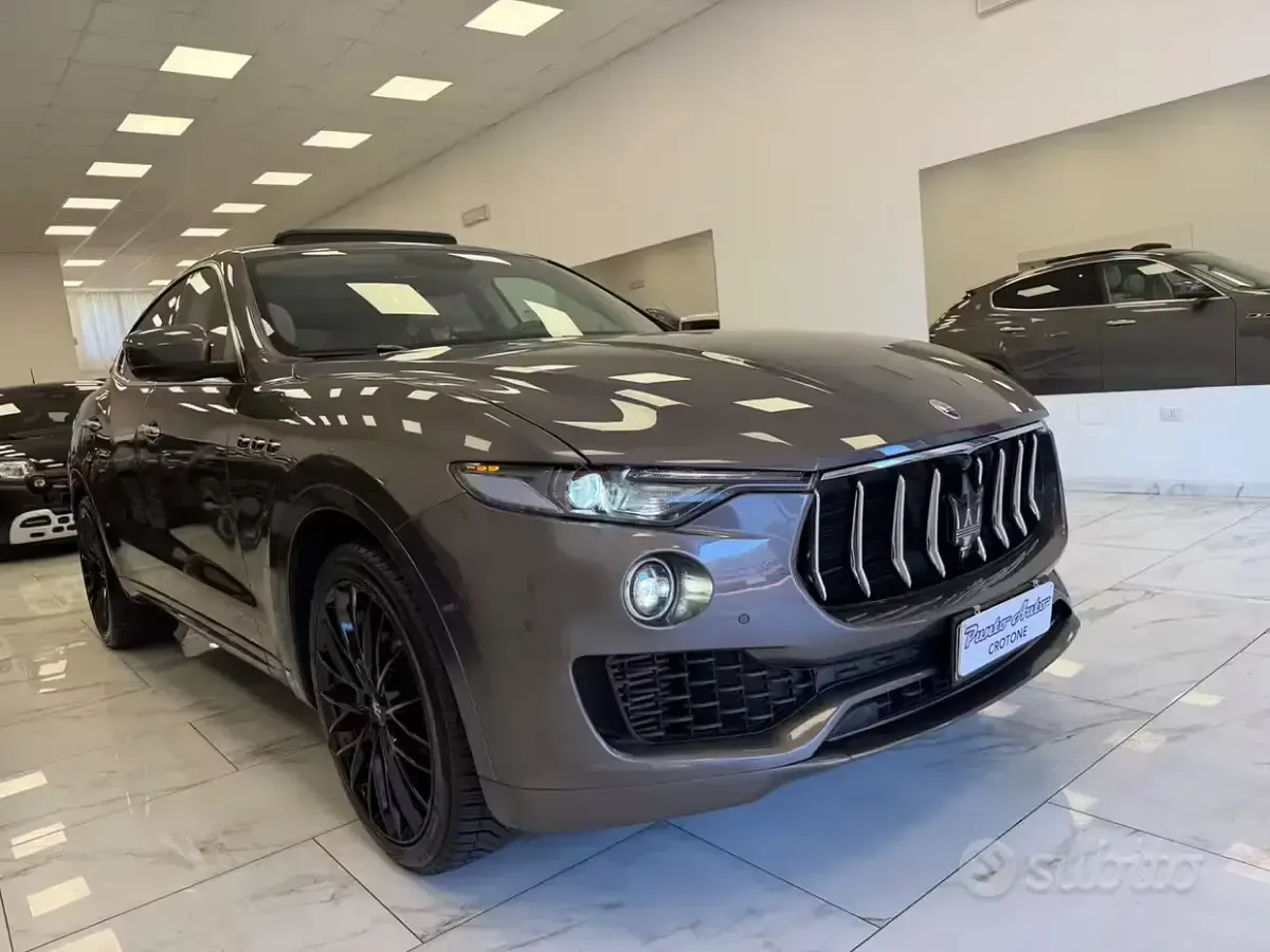 Usata Maserati Levante 350 CV (257 kW) 2021 Grigio SUV
