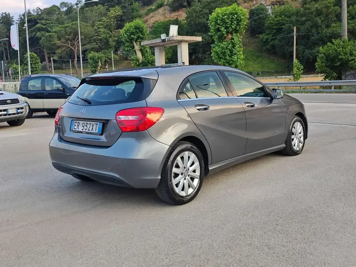 Usata Mercedes A180 Executive 109 CV (80 kW) 2013 Grigio Utilitaria