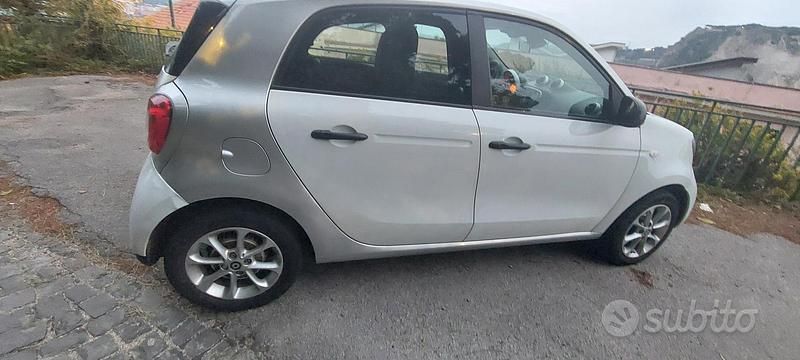 Usata Smart ForFour 71 CV (52 kW) 2016 Bianco Utilitaria