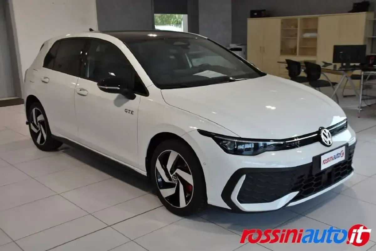 Usata VW Golf VIII GTE 272 CV (200 kW) 2025 Pure white tetto nero Berlina