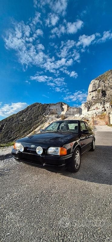 Usata Ford Escort RS 132 CV (97 kW) 1987 Nero Berlina