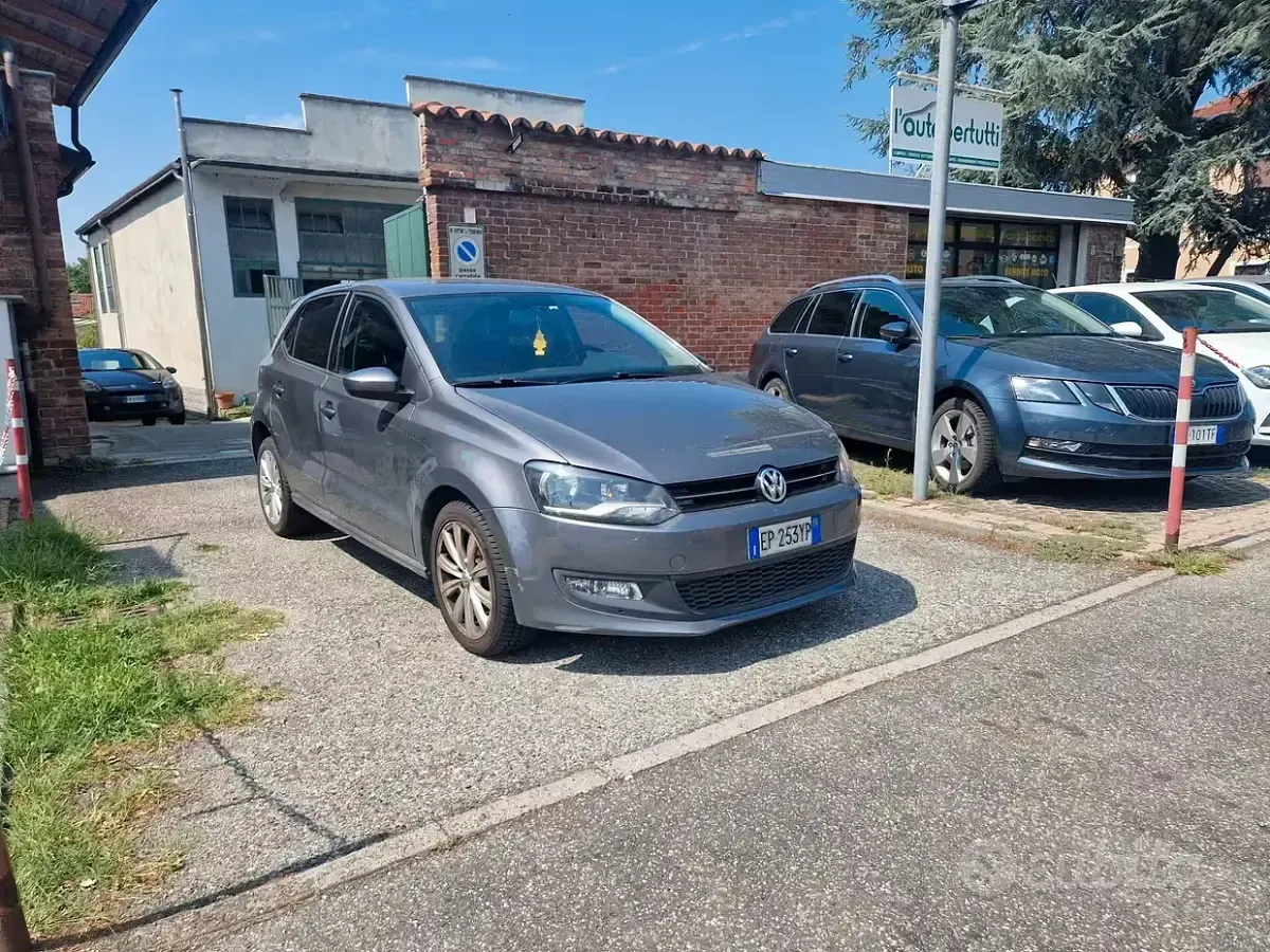Usata VW Polo 75 CV (55 kW) 2013 Grigio Utilitaria