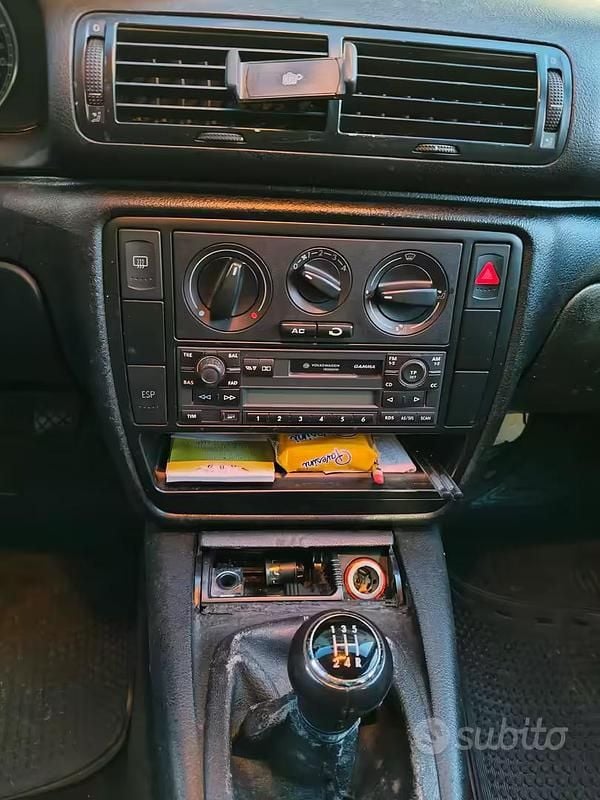 Usata VW Passat 130 CV (95 kW) 2004 Grigio Berlina