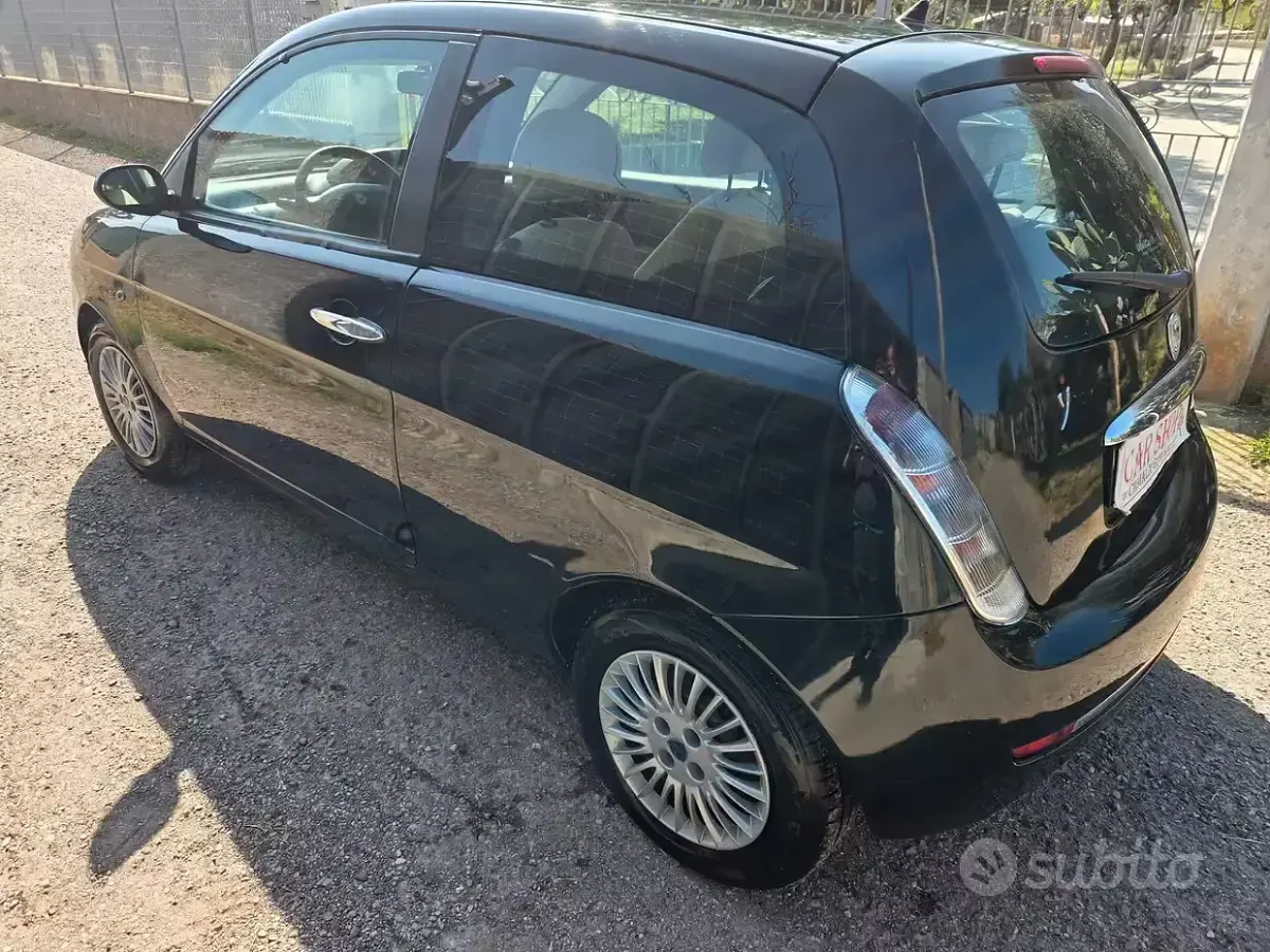 Usata Lancia Ypsilon 60 CV (44 kW) 2006 Nero Utilitaria