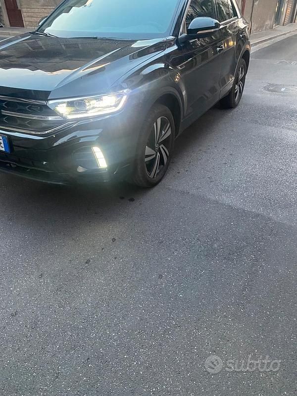Usata VW T-Roc R-line 110 CV (80 kW) 2023 Nero SUV