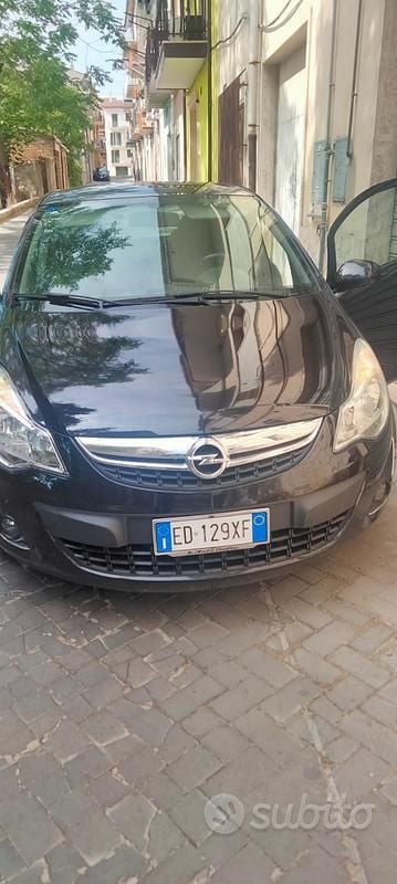 Nero Usata 2011 Opel Corsa Due volumi | 4700 € (Cara) - Immagine 1/4