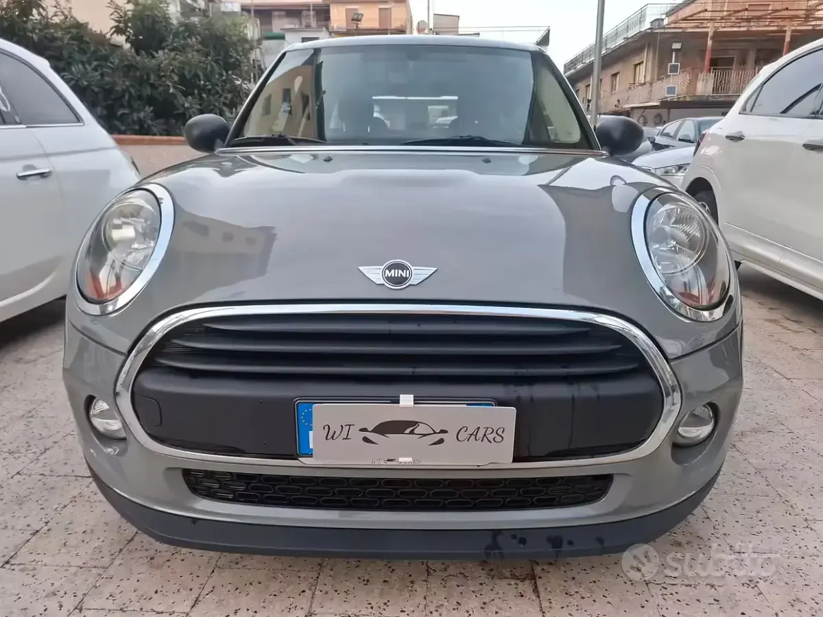 Begagnad Mini ONE Business 95 HK (69 kW) 2016 Grå Halvkombi