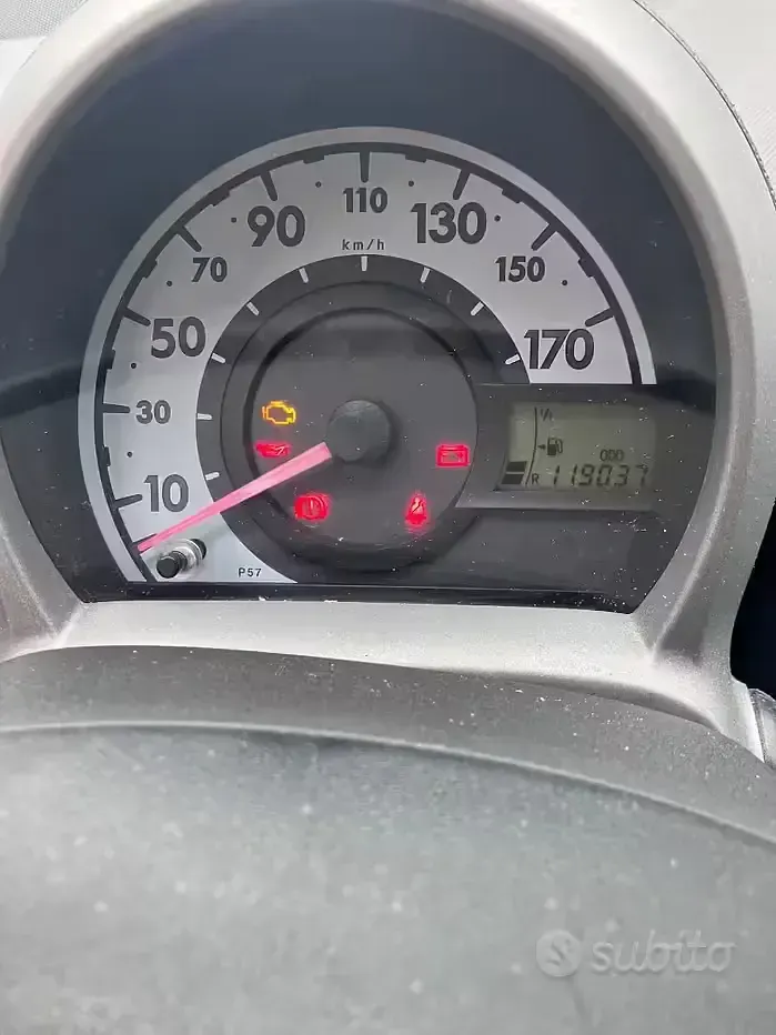 Begagnad Toyota Aygo 68 HK (50 kW) 2006 Svart Halvkombi