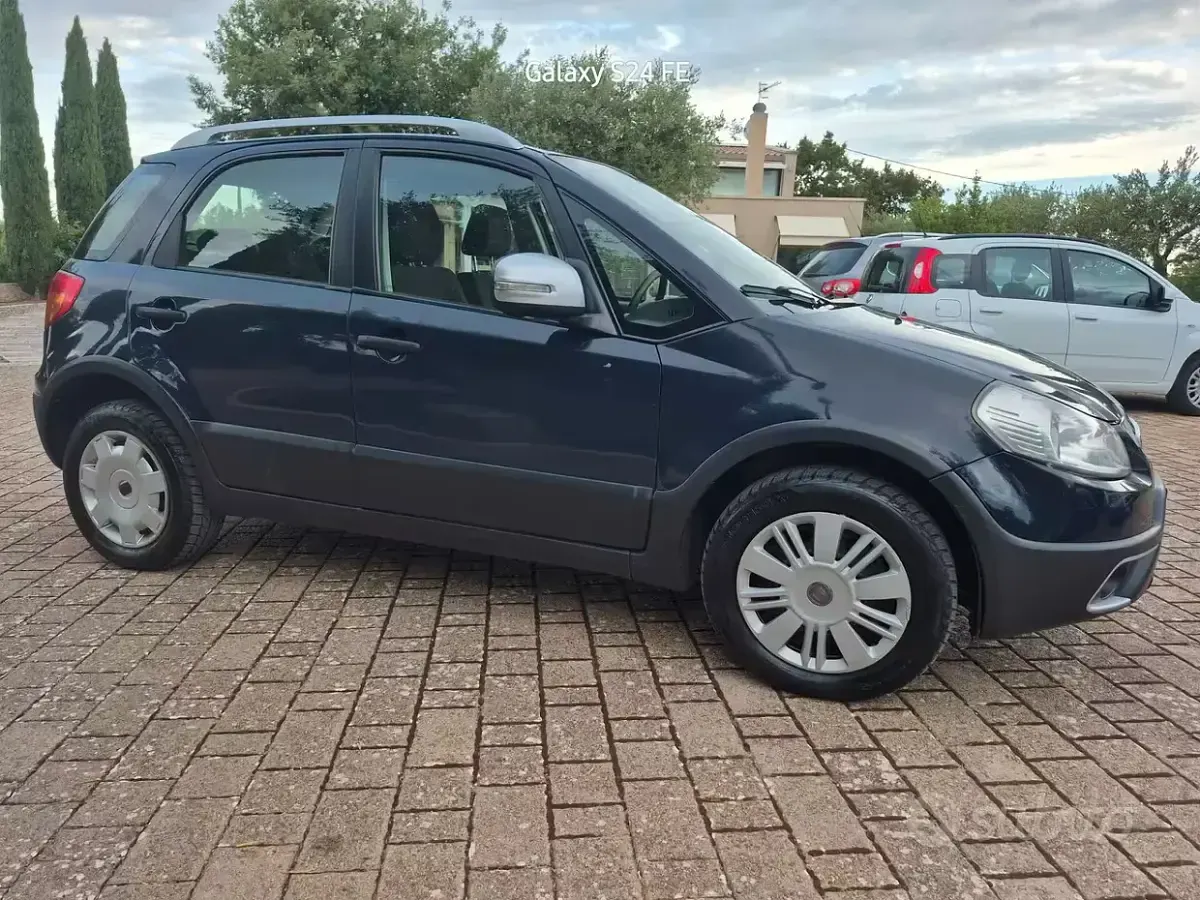 Usata Fiat Sedici Dynamic 135 CV (99 kW) 2013 Bluazzurro SUV
