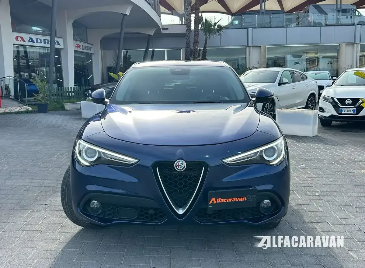Usata Alfa Romeo Stelvio Executive 209 CV (153 kW) 2018 Blu/azzurro SUV