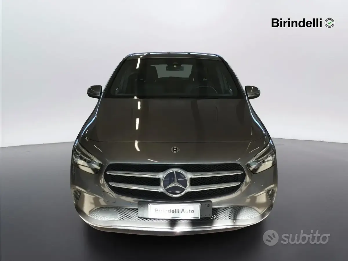 Usata Mercedes B180 116 CV (85 kW) 2020 Grigio Utilitaria