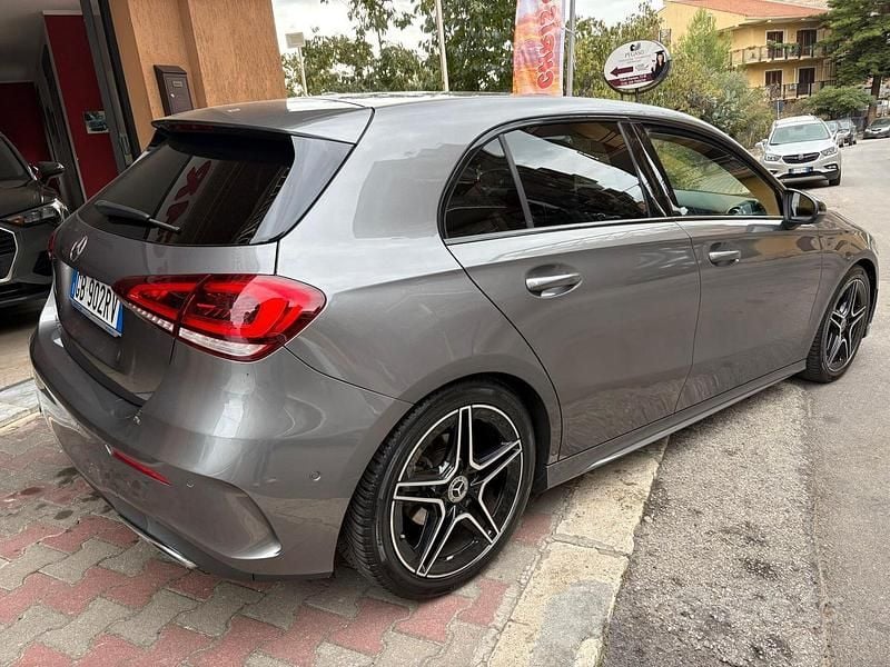 Usata Mercedes A180 Premium 116 CV (85 kW) 2020 Grigio Berlina