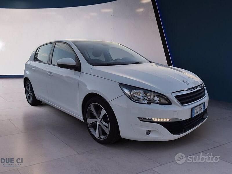 Bianco Usata 2015 Peugeot 308 Active Tre volumi | 8300 € (Buon prezzo) - Immagine 1/4