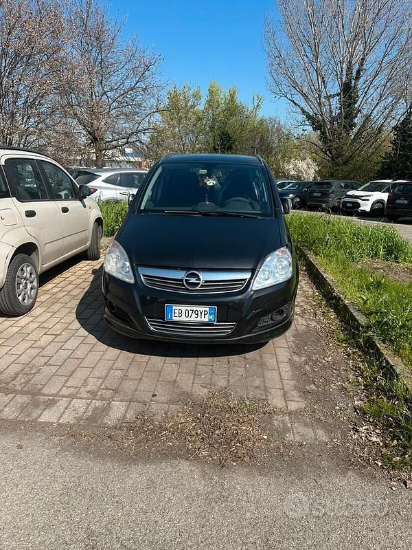 Usata Opel Zafira Cosmo 140 CV (102 kW) 2010 Nero Monovolume