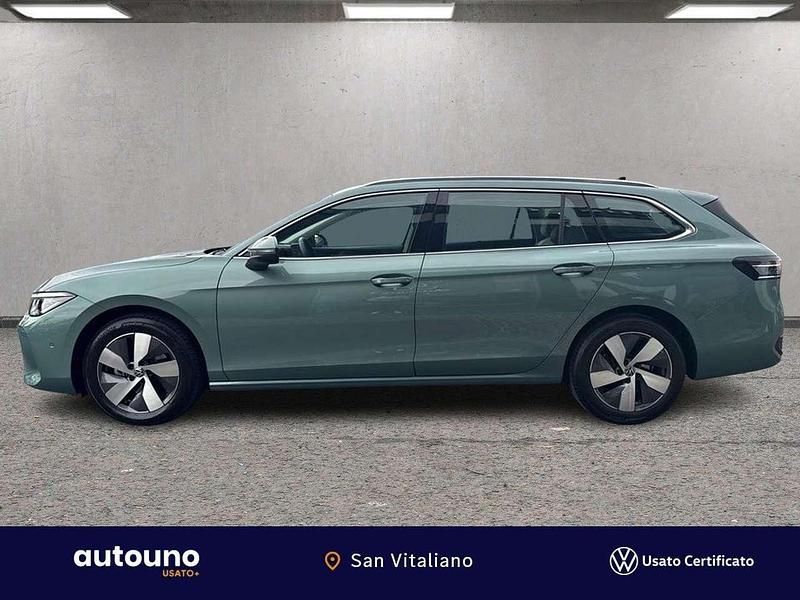 Usata VW Passat Business 150 CV (110 kW) 2024 Mariposite green Station wagon