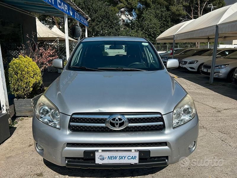 Usata Toyota RAV4 Sol 136 CV (100 kW) 2009 Grigio SUV