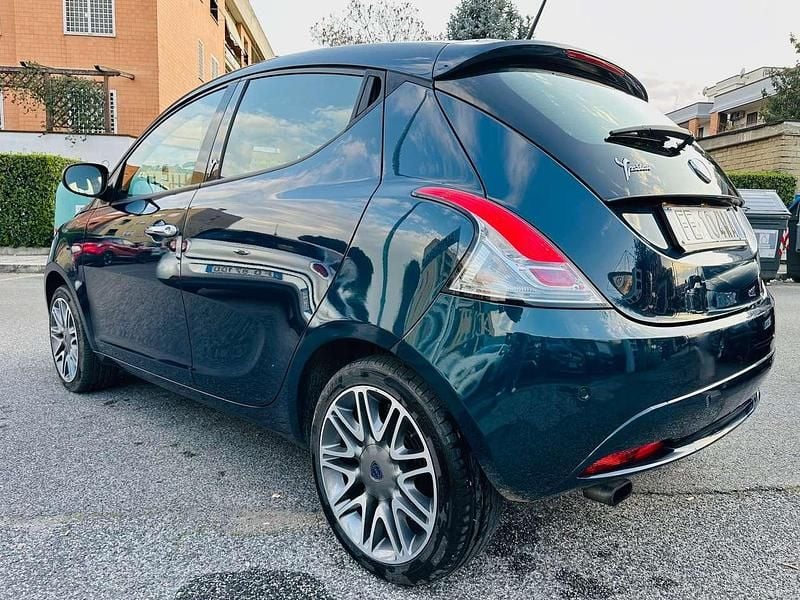 Usata Lancia Ypsilon Platinum 86 CV (63 kW) 2016 Blu/azzurro Utilitaria