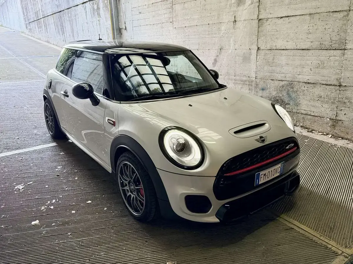 Usata Mini John Cooper Works 231 CV (169 kW) 2018 Rooftop grey metallic Utilitaria