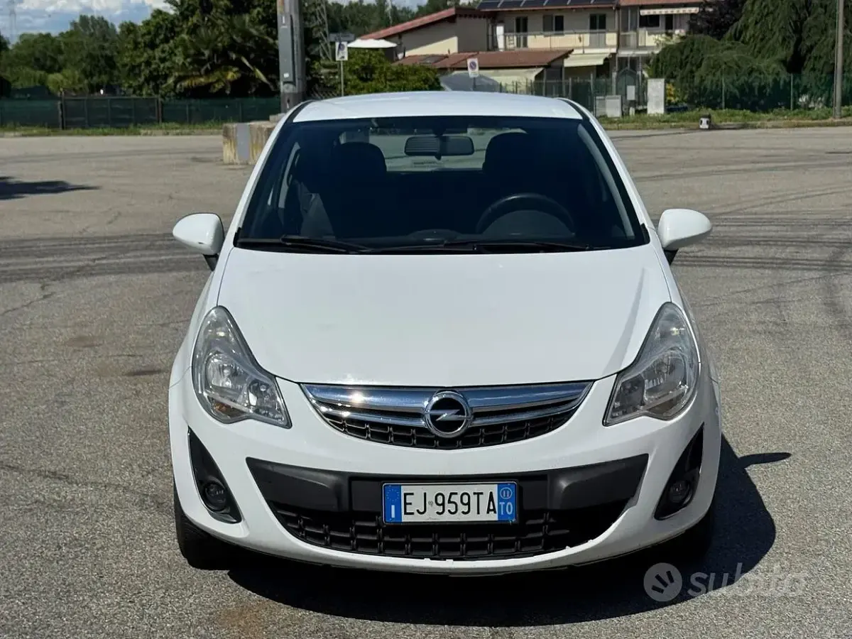 Usata Opel Corsa 86 CV (63 kW) 2011 Bianco Utilitaria